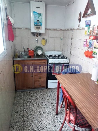 PH 3 AMB CON PATIO C/PARRILLA, COCINA, LIVING, COMEDOR, Y BALCON. SIN EXPENSAS.REF: 693.