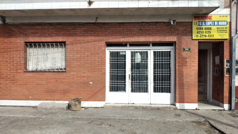 PH 3 AMB CON PATIO C/PARRILLA, COCINA, LIVING, COMEDOR, Y BALCON. SIN EXPENSAS.REF: 693.