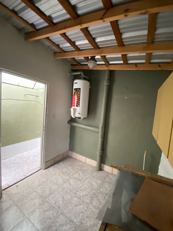 CASA EN 2 PLANTAS 4 AMB C/ 2 BAÑOS, PATIO Y CUARTO GUARDA UTILES