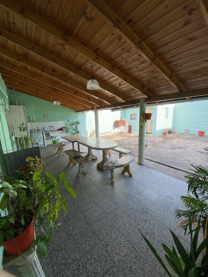 CASA 4 AMB CON GARAGE, COCINA COMEDOR, COMEDOR DIARIO, PATIO Y GALERIA SEMICUBIERTA