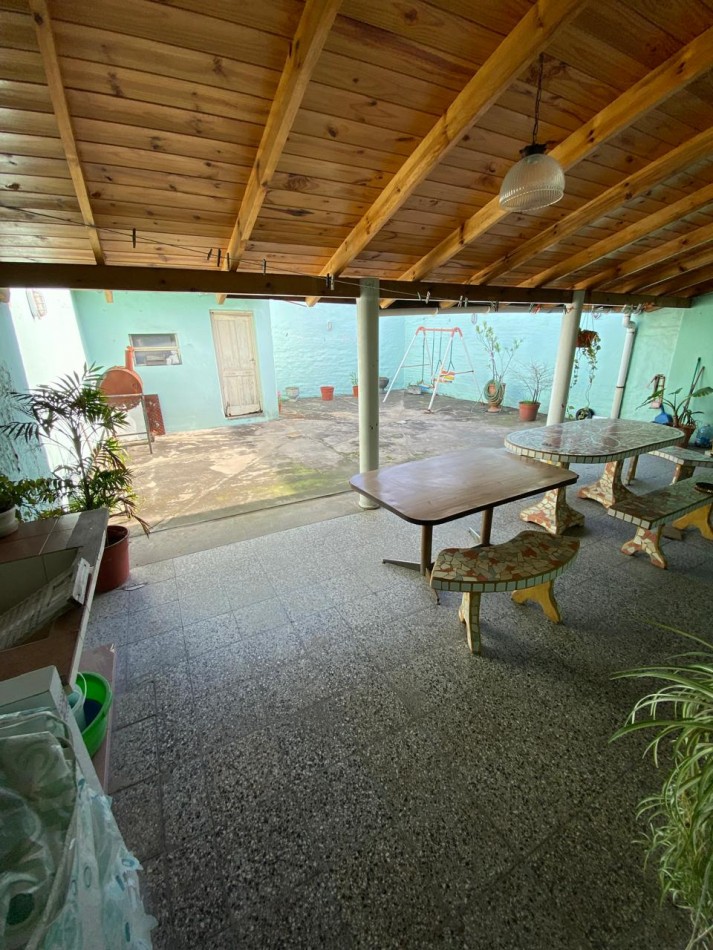 CASA 4 AMB CON GARAGE, COCINA COMEDOR, COMEDOR DIARIO, PATIO Y GALERIA SEMICUBIERTA