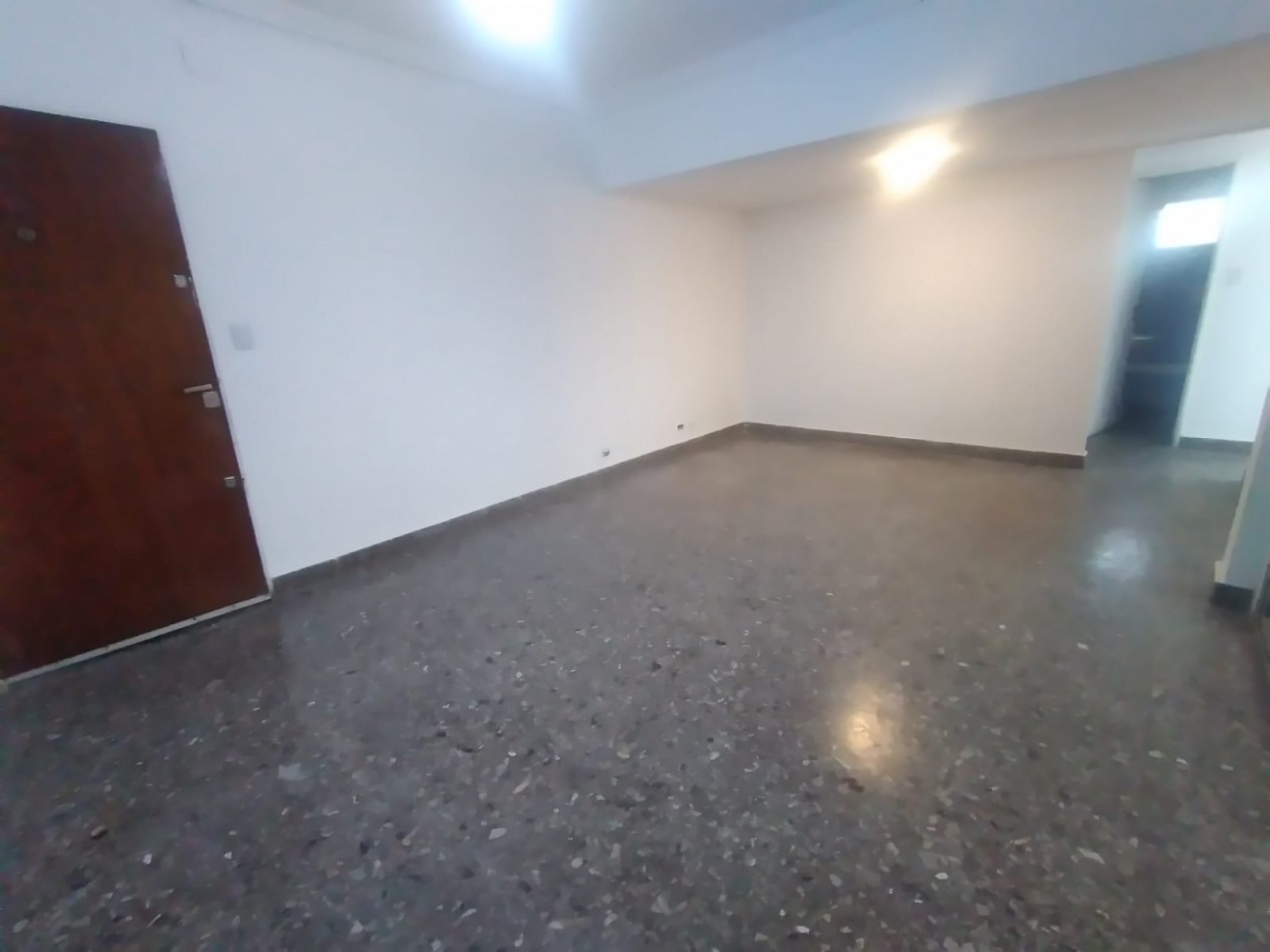 DEPARTAMENTO 3 AMBIENTES AL FRENTE CON PATIO Y BALCON