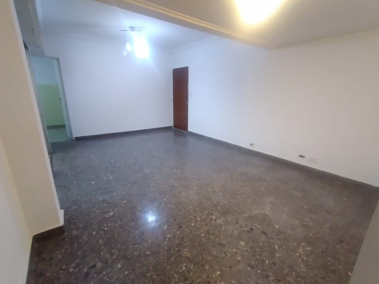 DEPARTAMENTO 3 AMBIENTES AL FRENTE CON PATIO Y BALCON