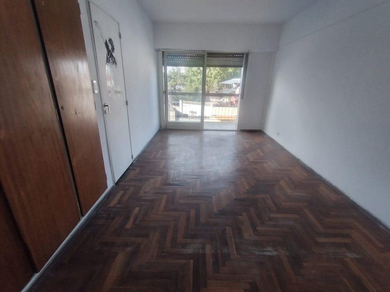 DEPARTAMENTO 3 AMBIENTES AL FRENTE CON PATIO Y BALCON