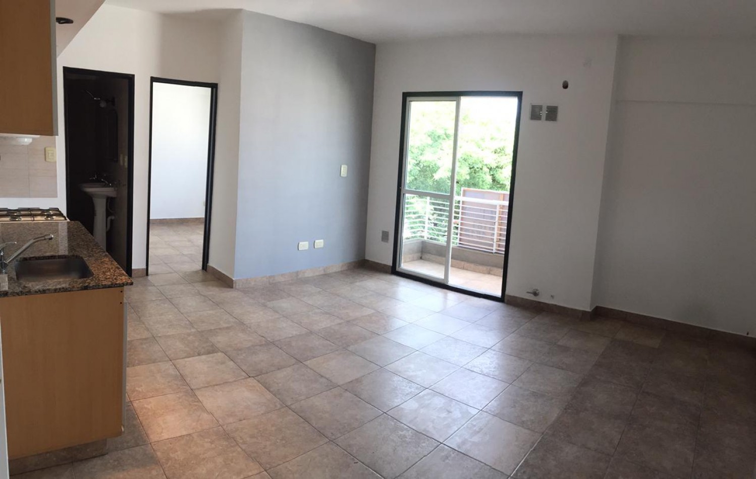 DEPARTAMENTO 2 AMB AL FRENTE CON BALCON A METROS DE CABA. REF.795