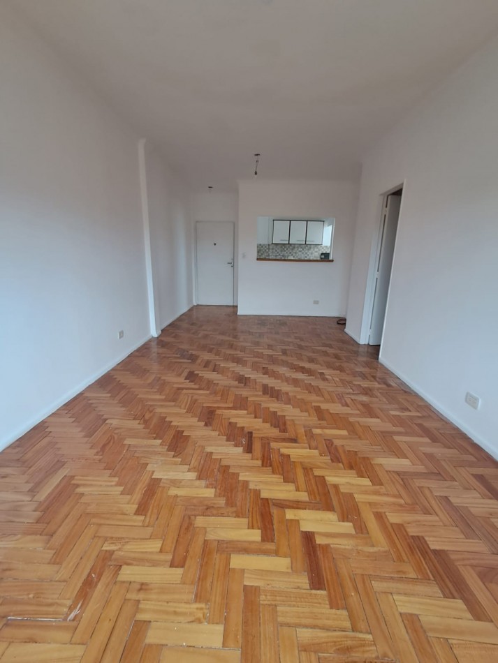 DEPARTAMENTO 4 AMB AL CFTE CON BALCON APTO CREDITO REF. 806