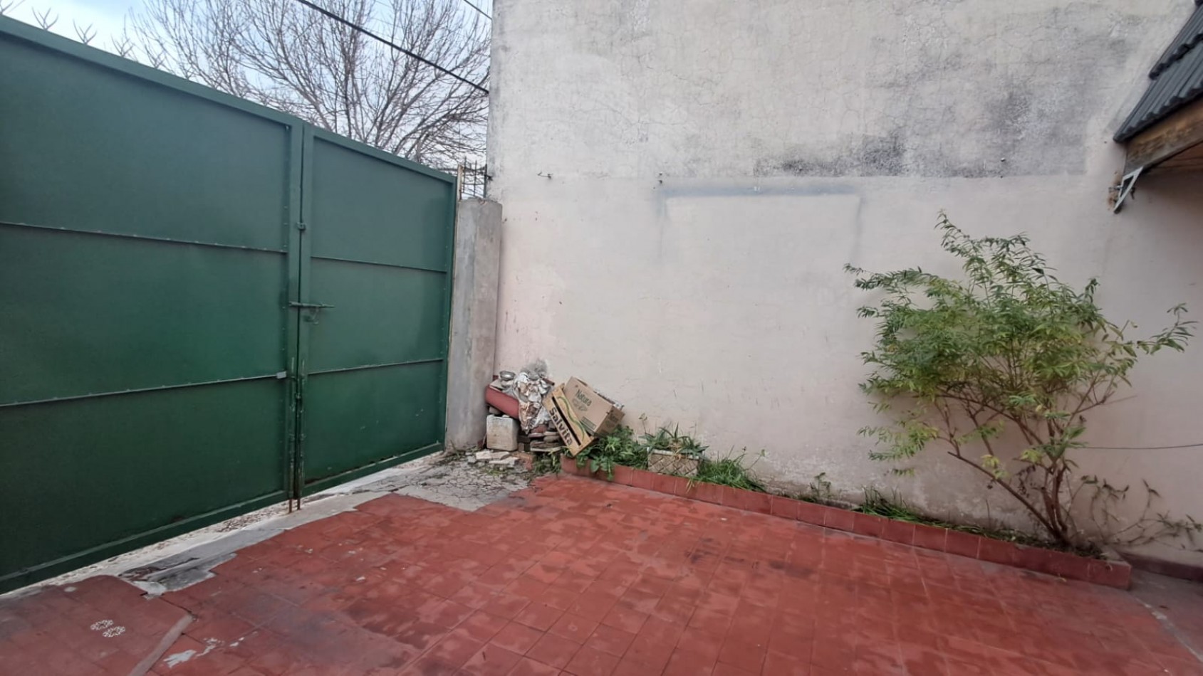 CASA 3 AMB C/ 2 PATIOS Y TERRAZA X TODA LA SUPERFICIE C/ CUARTO GUARDA UTILES. REF 374