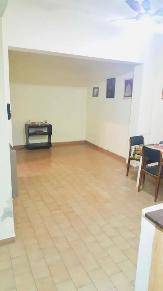 CASA 3 AMB C/ 2 PATIOS Y TERRAZA X TODA LA SUPERFICIE C/ CUARTO GUARDA UTILES. REF 374
