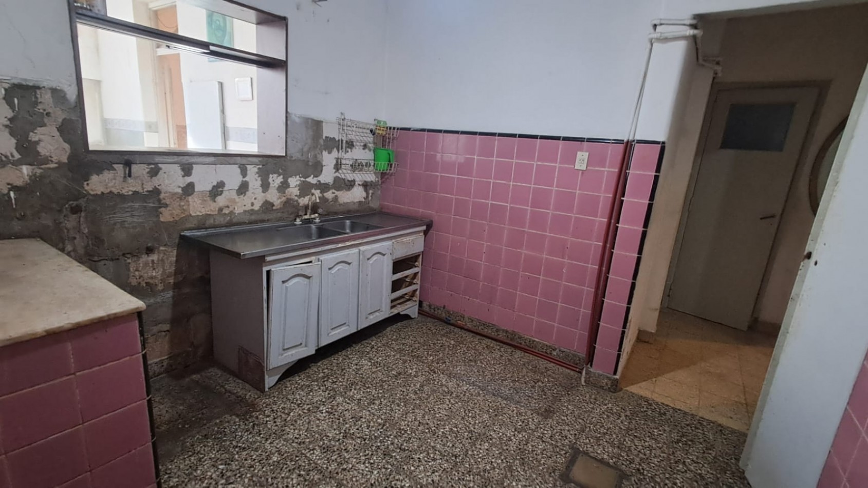 CASA 6 AMB CON PATIO, QUINCHO Y TERRAZA SOBRE LOTE 8.66X21.63