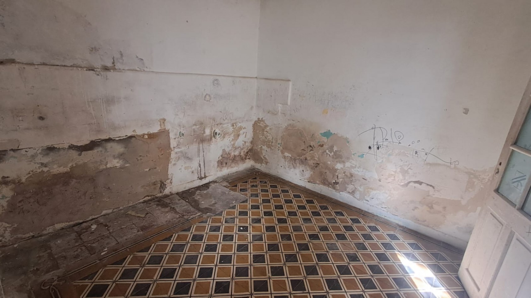 CASA 6 AMB CON PATIO, QUINCHO Y TERRAZA SOBRE LOTE 8.66X21.63