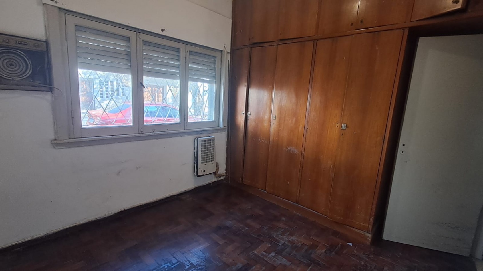 CASA 6 AMB CON PATIO, QUINCHO Y TERRAZA SOBRE LOTE 8.66X21.63