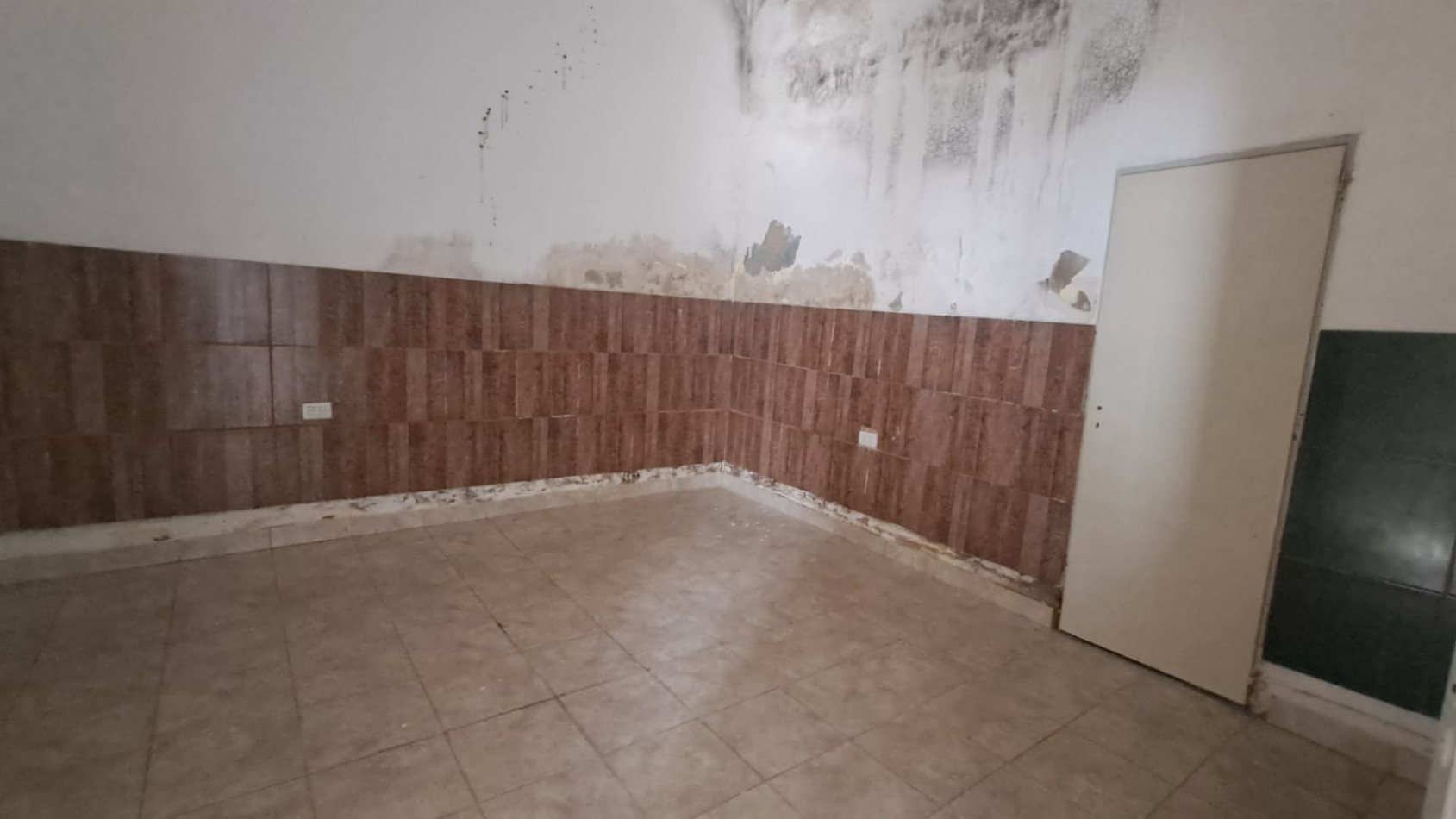 CASA 6 AMB CON PATIO, QUINCHO Y TERRAZA SOBRE LOTE 8.66X21.63