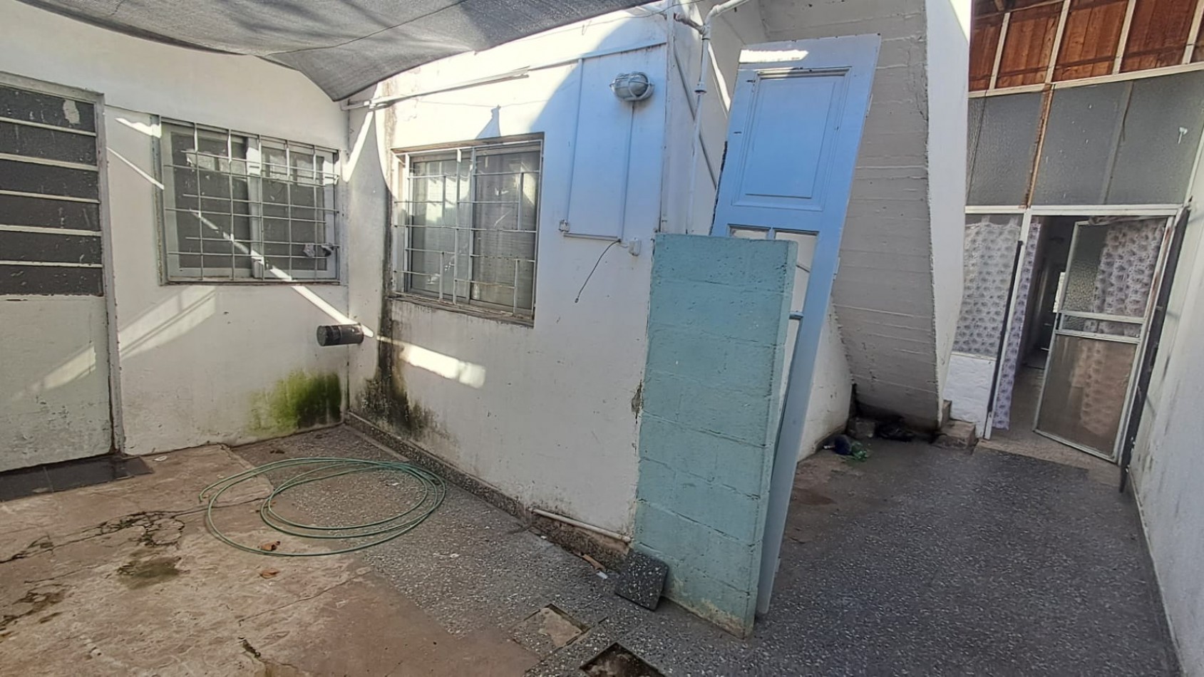 CASA 6 AMB CON PATIO, QUINCHO Y TERRAZA SOBRE LOTE 8.66X21.63