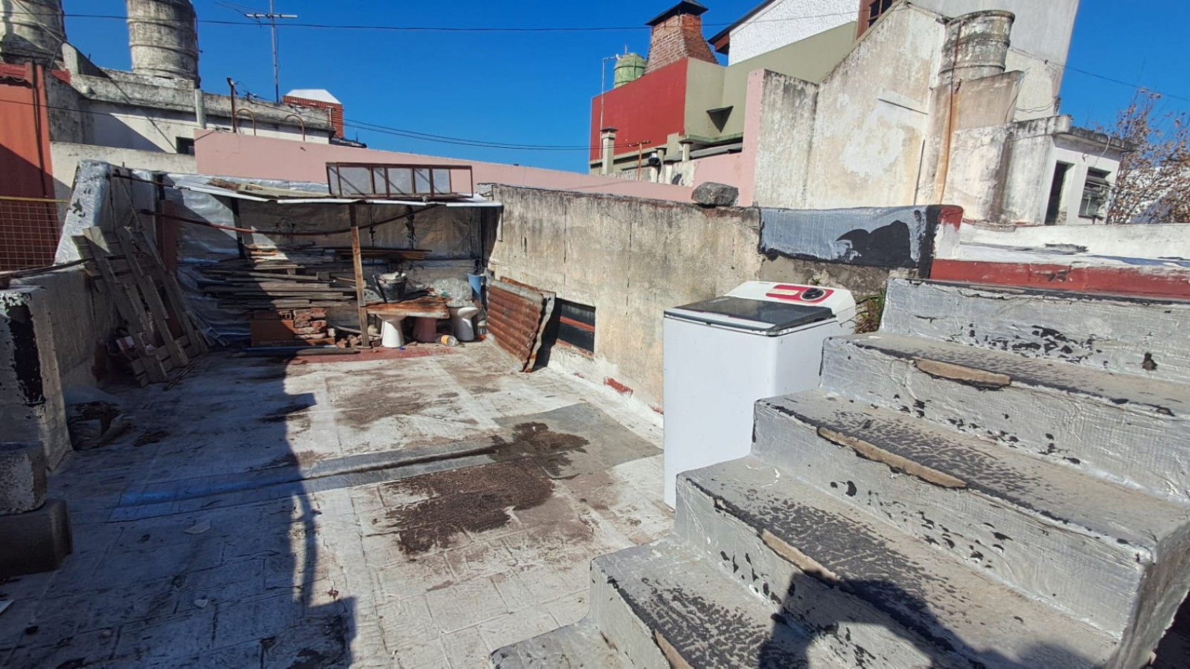 CASA 6 AMB CON PATIO, QUINCHO Y TERRAZA SOBRE LOTE 8.66X21.63