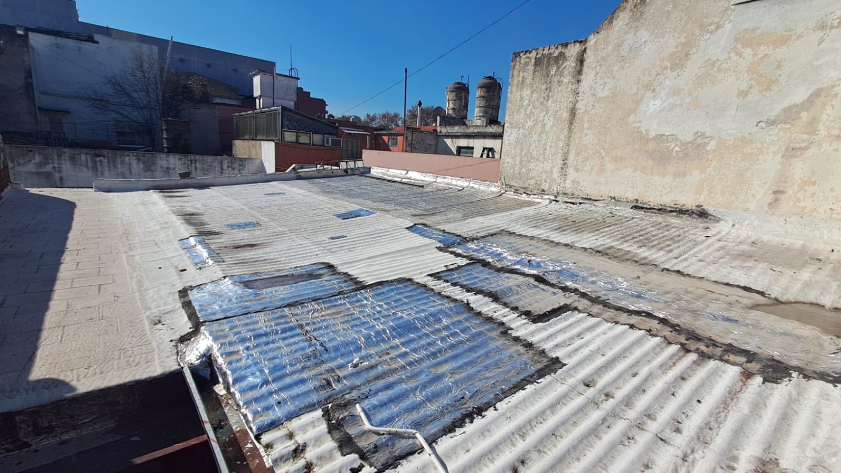 CASA 6 AMB CON PATIO, QUINCHO Y TERRAZA SOBRE LOTE 8.66X21.63