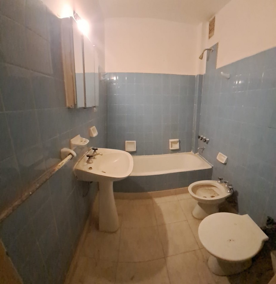 DEPTO 2 AMB CON BALCON FRANCES INTERNO - A REFACCIONAR - REF. 852