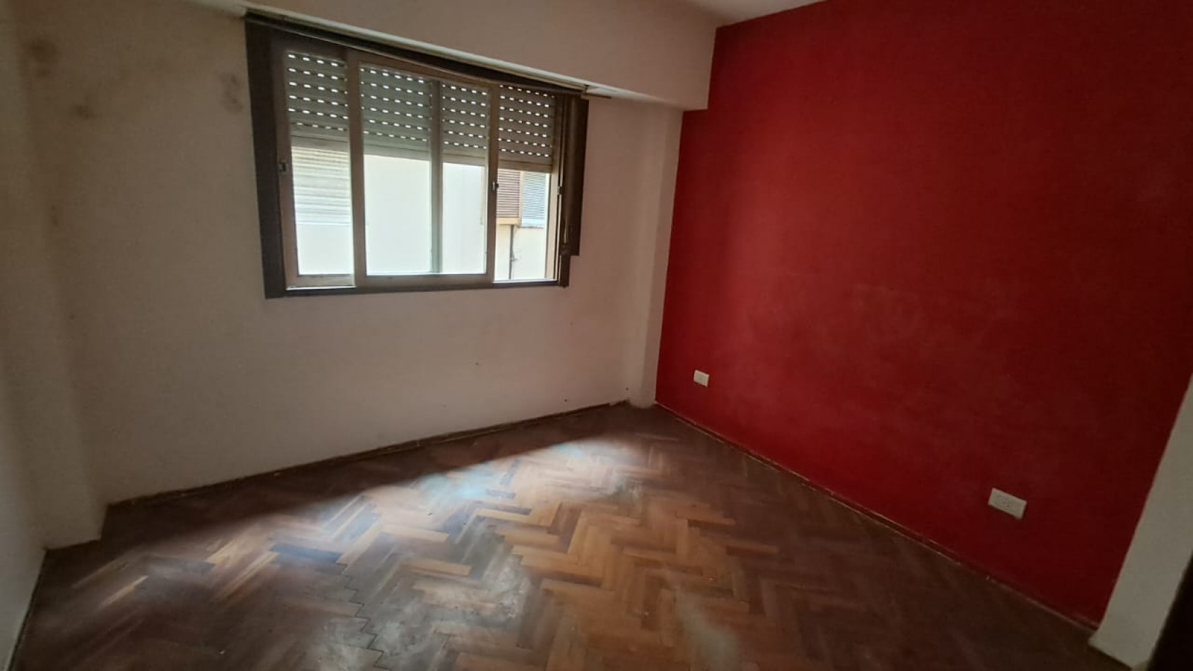 DEPTO 2 AMB CON BALCON FRANCES INTERNO - A REFACCIONAR - REF. 852