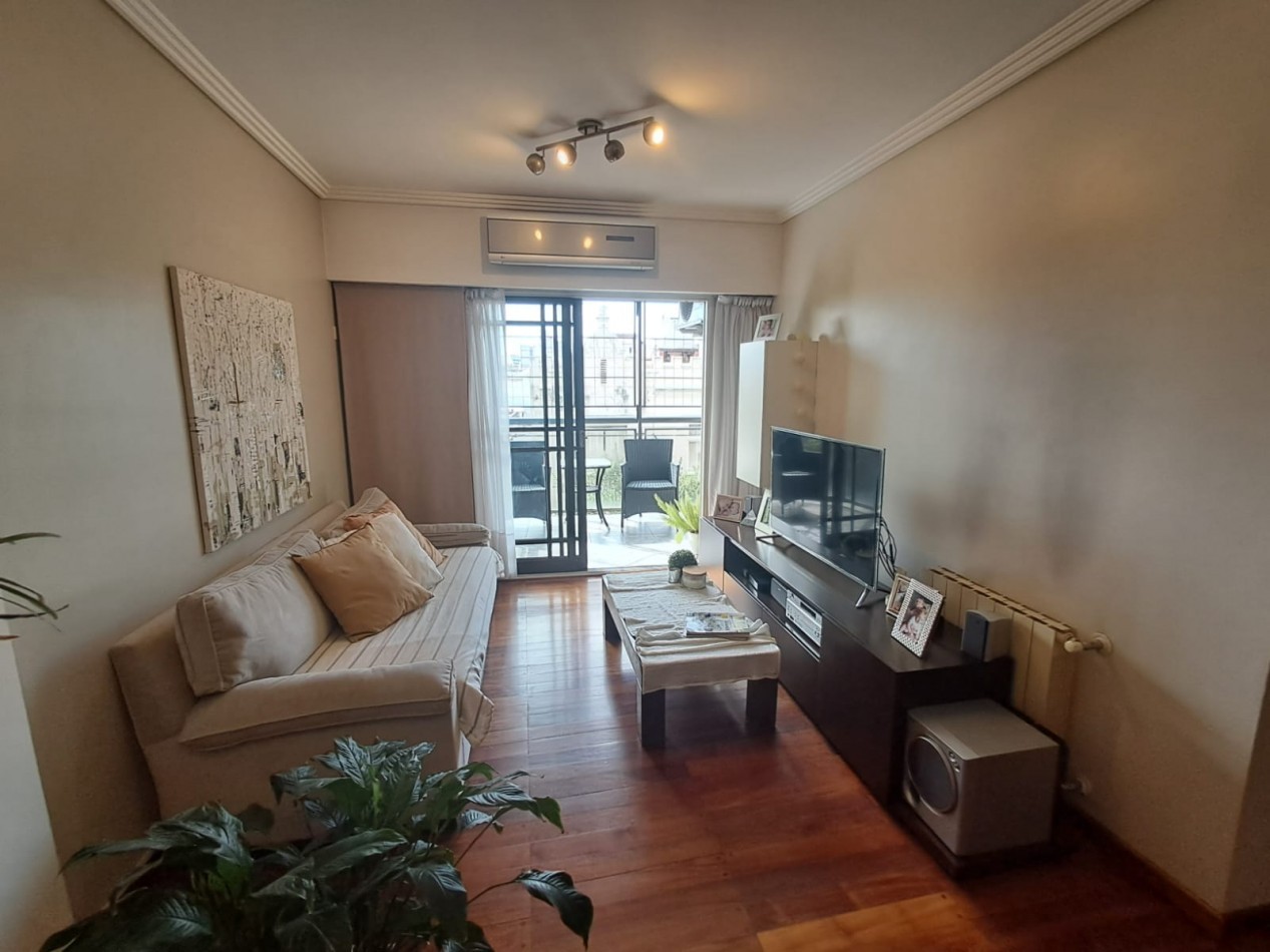 DEPTO 4 AMB EN PISO EXCLUSIVO AL FRENTE, CON BALCON Y COCHERA CUBIERTA. REF N° 833