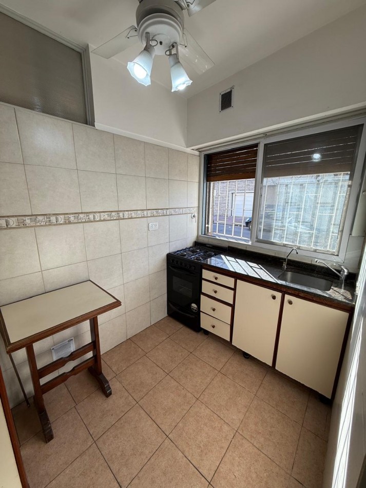 DEPARTAMENTO 2 AMB PLANTA BAJA AL FRENTE CON ENTRADA INDEPENDIENTE REF. 857
