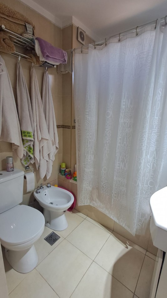 DEPARTAMENTO 3 AMB AL FRENTE CON BALCON CENTRICO. REF.858
