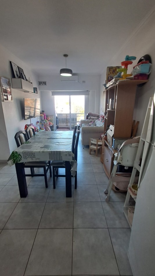 DEPARTAMENTO 3 AMB AL FRENTE CON BALCON CENTRICO. REF.858
