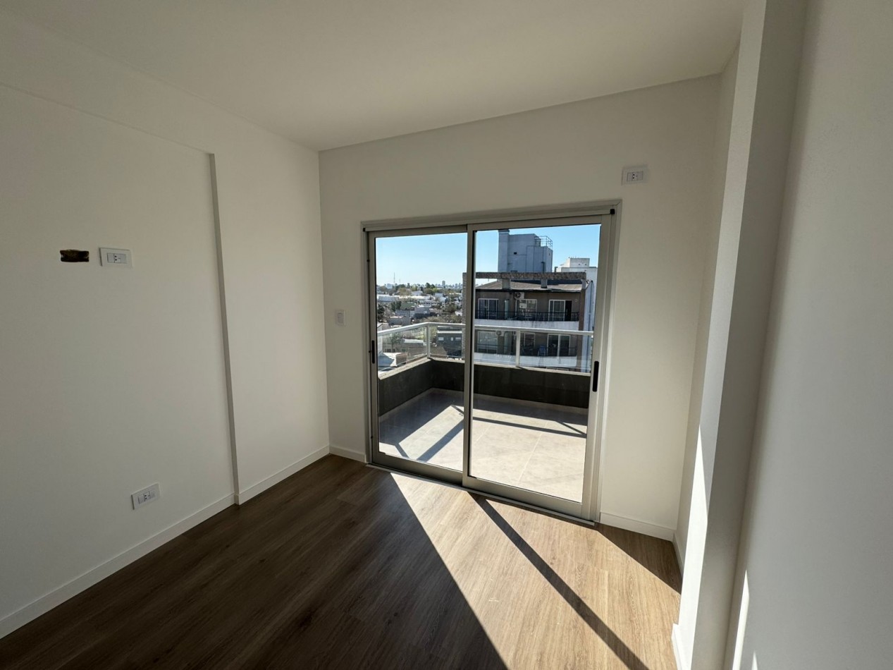 DEPARTAMENTOS A ESTRENAR 3amb AL FRENTE CON TERRAZA, BALCON Y COCHERA, MODELO 4.REF.863/4