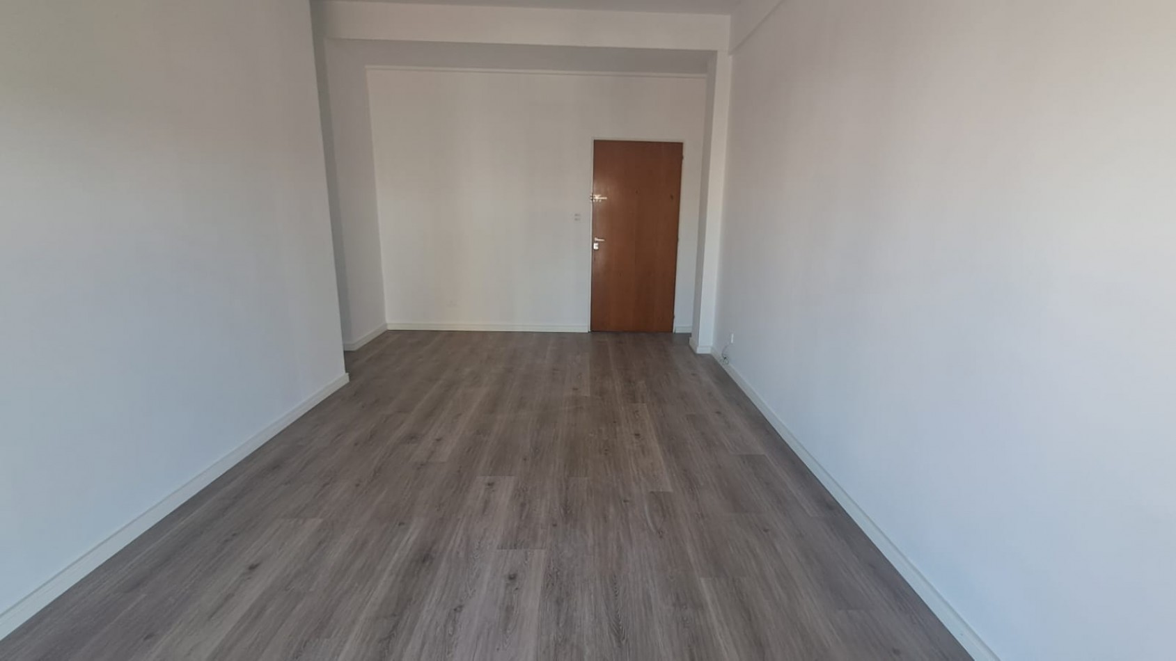 DEPARTAMENTO 3 AMB CONTRAFRENTE CON BALCON (APTO PROFESIONAL).REF.865 