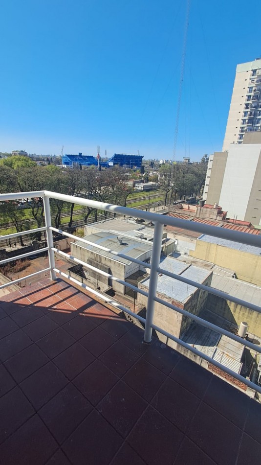 DEPARTAMENTO 3 AMB CONTRAFRENTE CON BALCON (APTO PROFESIONAL).REF.865 