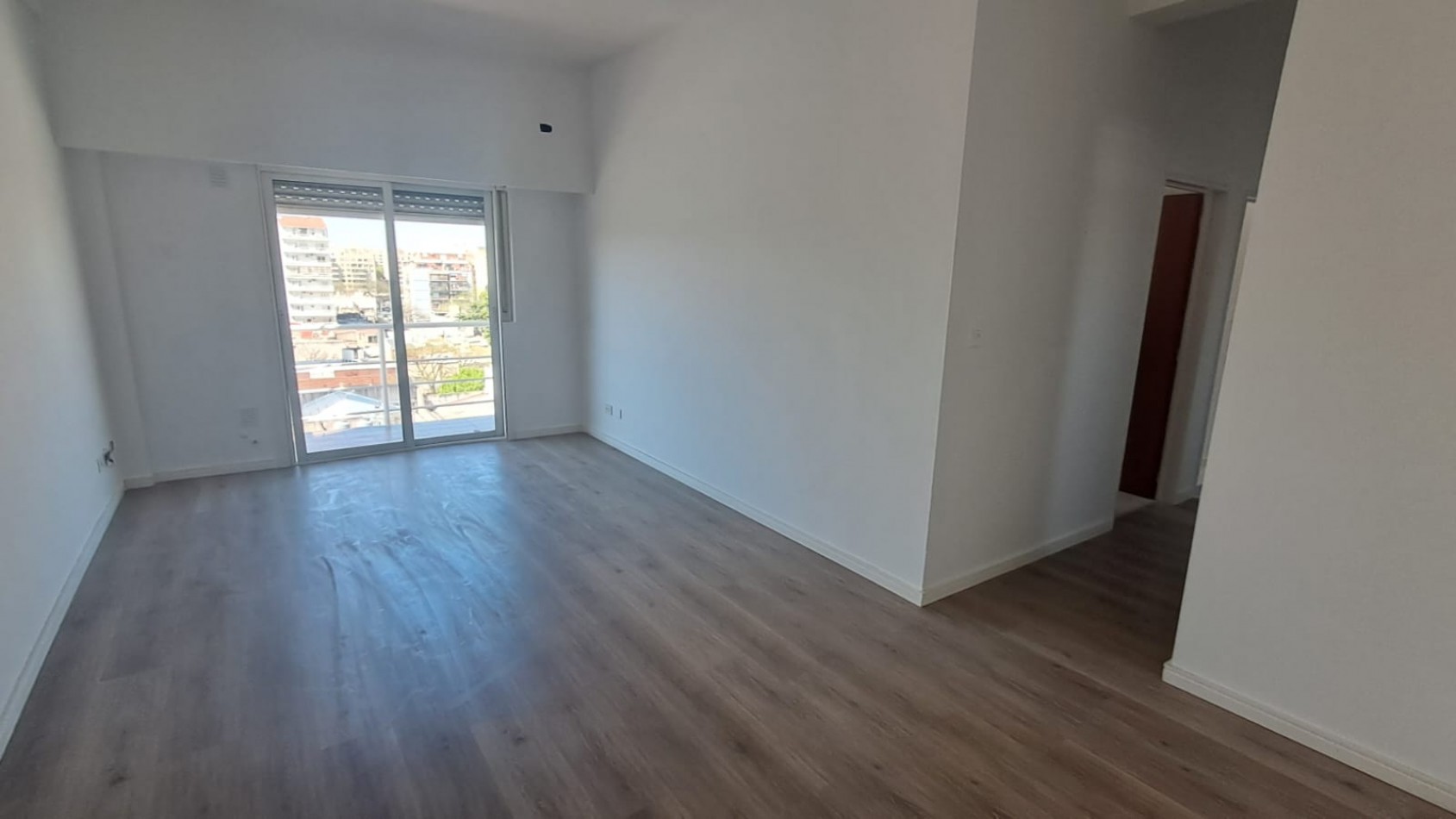DEPARTAMENTO 3 AMB CONTRAFRENTE CON BALCON (APTO PROFESIONAL).REF.865 