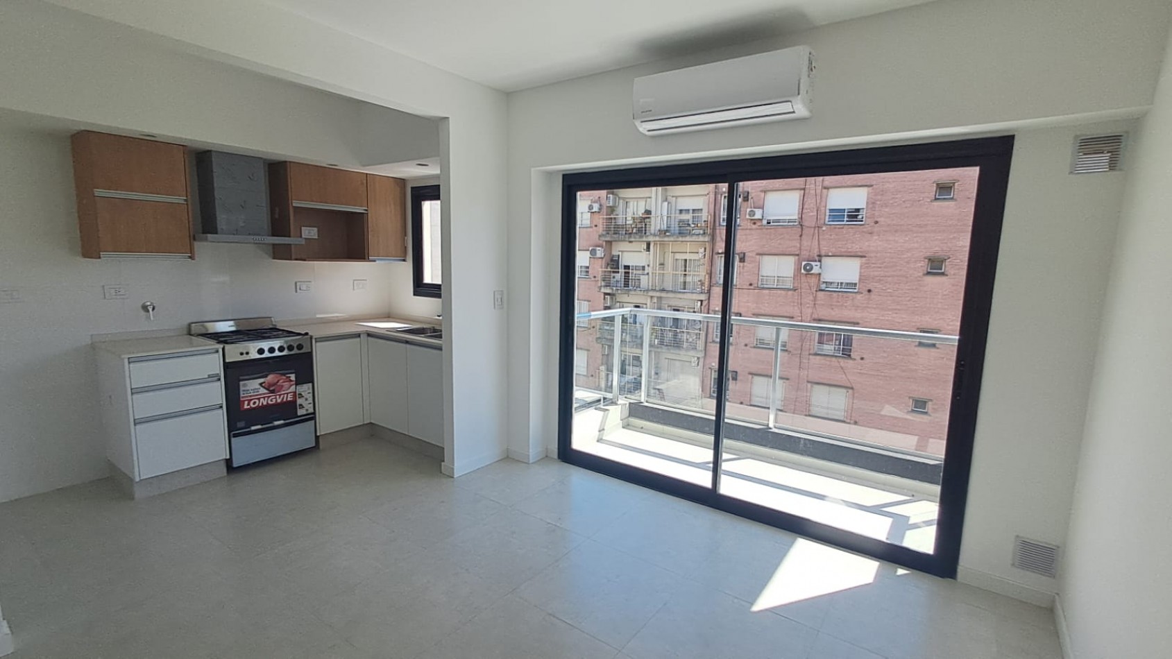DEPARTAMENTO 2 AMB AL FRENTE CON BALCON Y COCHERA REF: 867