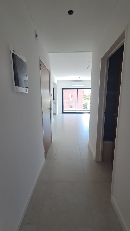 DEPARTAMENTO 2 AMB AL FRENTE CON BALCON Y COCHERA REF: 867