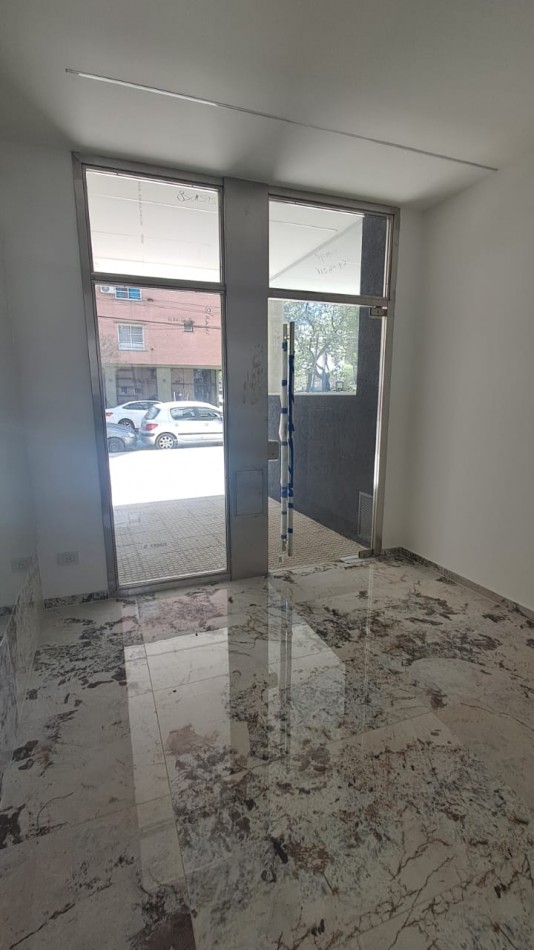 DEPARTAMENTO 2 AMB AL FRENTE CON BALCON Y COCHERA REF: 867