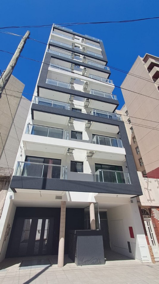 DEPARTAMENTO 2 AMB AL FRENTE CON BALCON Y COCHERA REF: 867