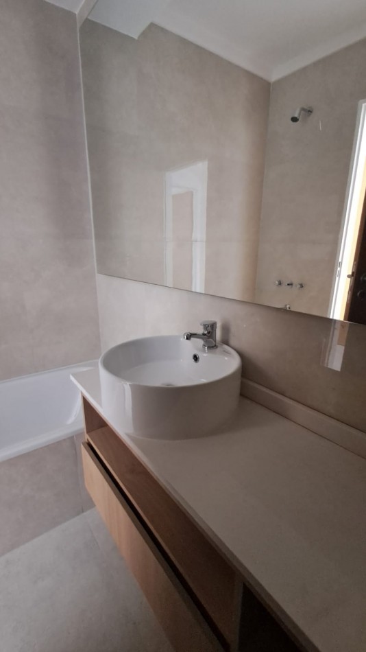 DEPARTAMENTO 2 AMB AL FRENTE CON BALCON Y COCHERA REF: 867