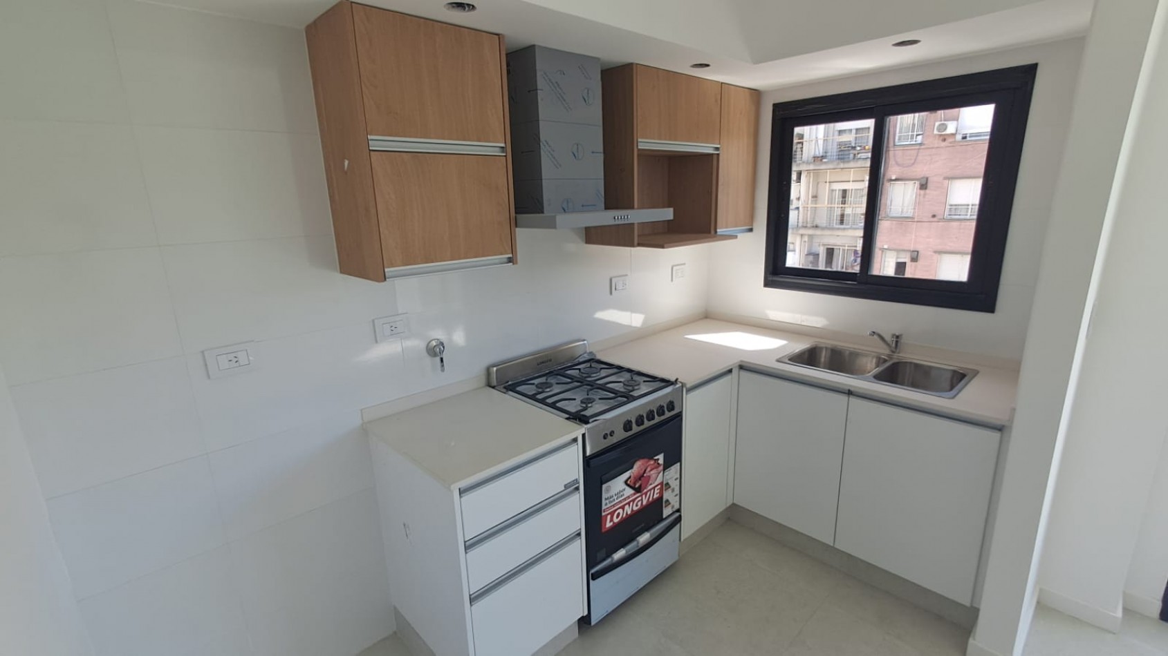 DEPARTAMENTO 2 AMB AL FRENTE CON BALCON Y COCHERA REF: 867