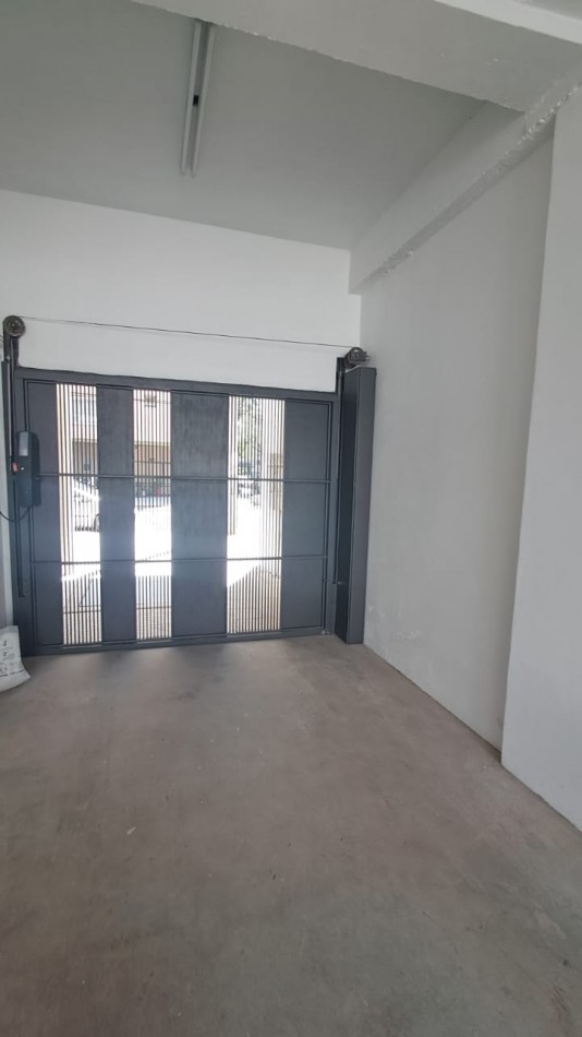 DEPARTAMENTO 2 AMB AL FRENTE CON BALCON Y COCHERA REF: 867