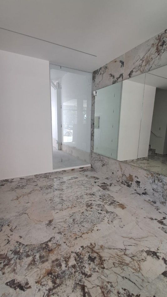 DEPARTAMENTO 2 AMB AL FRENTE CON BALCON Y COCHERA REF: 867