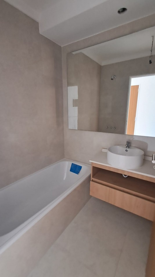 DEPARTAMENTO 2 AMB AL FRENTE CON BALCON Y COCHERA REF: 867