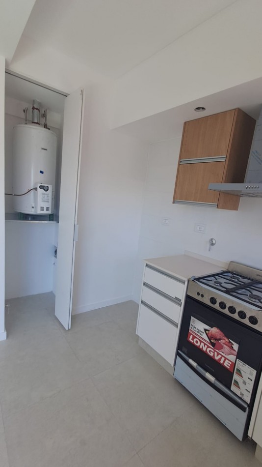 DEPARTAMENTO 2 AMB AL FRENTE CON BALCON Y COCHERA REF: 867