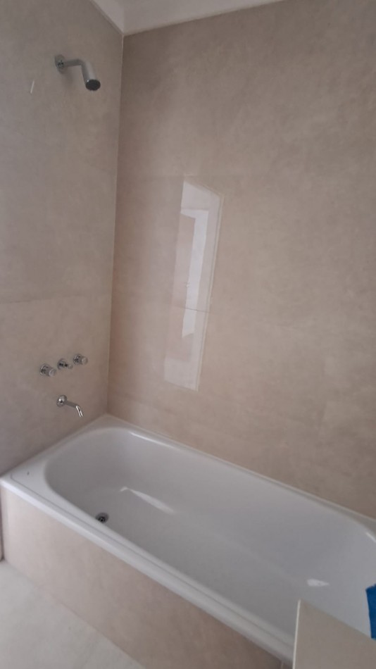DEPARTAMENTO 2 AMB AL FRENTE CON BALCON Y COCHERA REF: 867