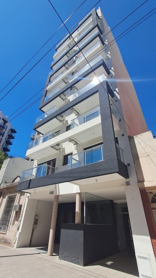 DEPARTAMENTO 2 AMB AL FRENTE CON BALCON Y COCHERA REF: 867