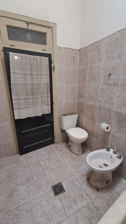 CASA 3 AMBIENTES CON PATIO Y TERRAZA POR TODA LA SUPERFICIE.REF.870