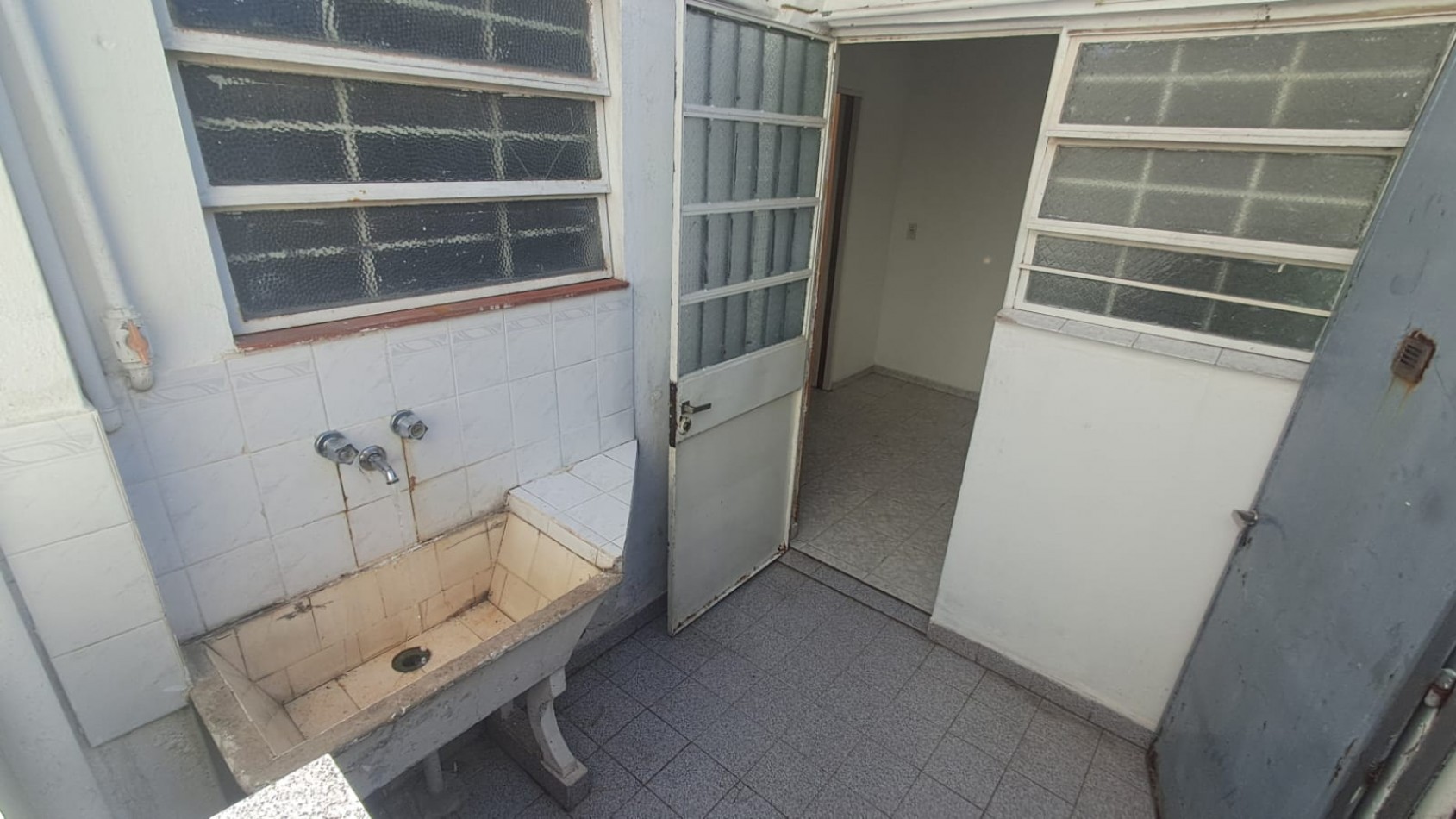 PH 2 PB AL FRENTE CON COCHERA, PATIO Y TERRAZA  "SIN EXPENSAS" REF. 880