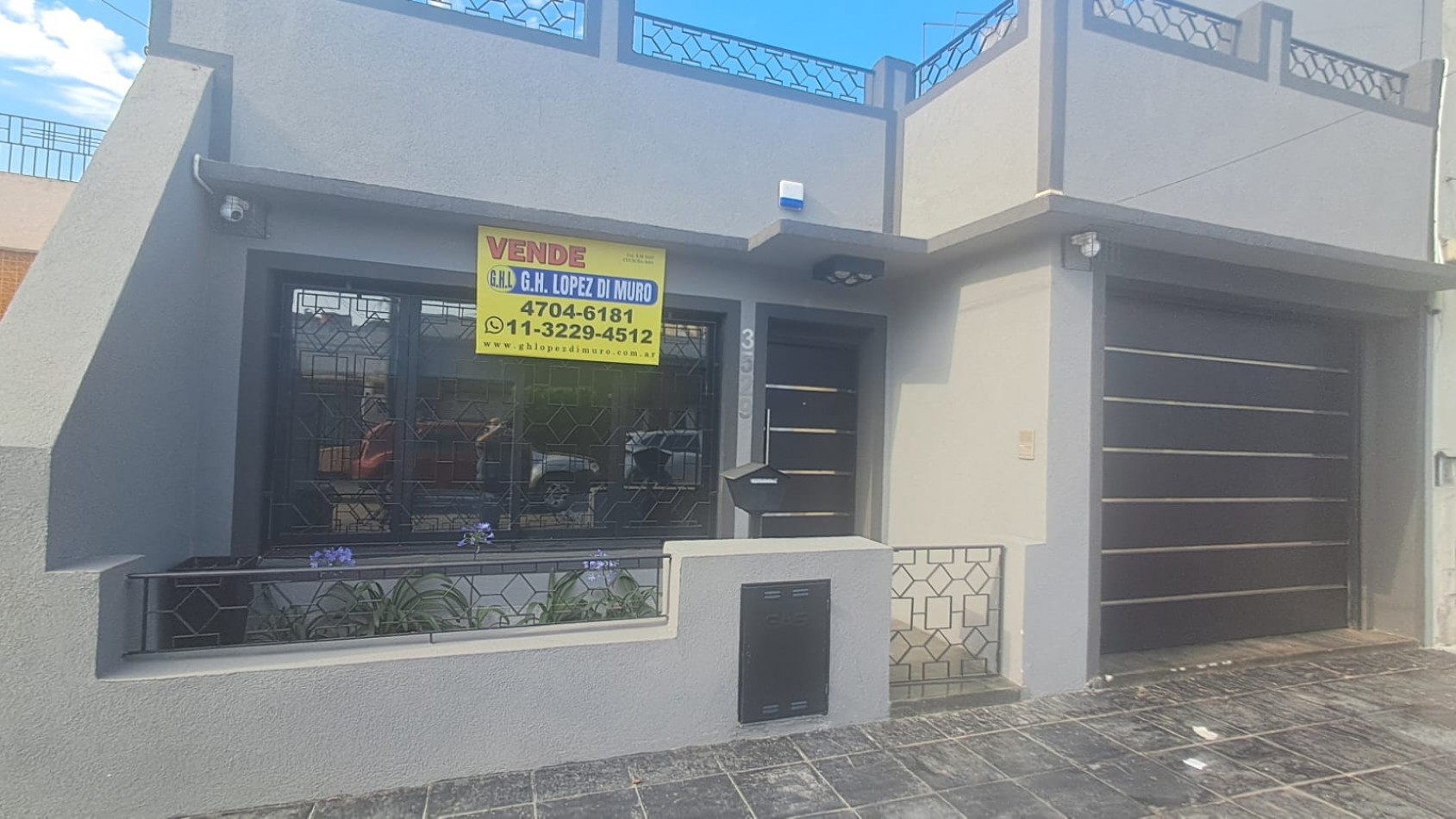 CASA 4 AMB CON GARAGE CUBIERTO, QUINCHO CON PARRILLA Y PATIO REF. 883