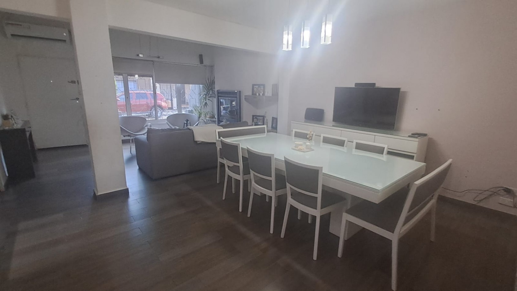 CASA 4 AMB CON GARAGE CUBIERTO, QUINCHO CON PARRILLA Y PATIO REF. 883