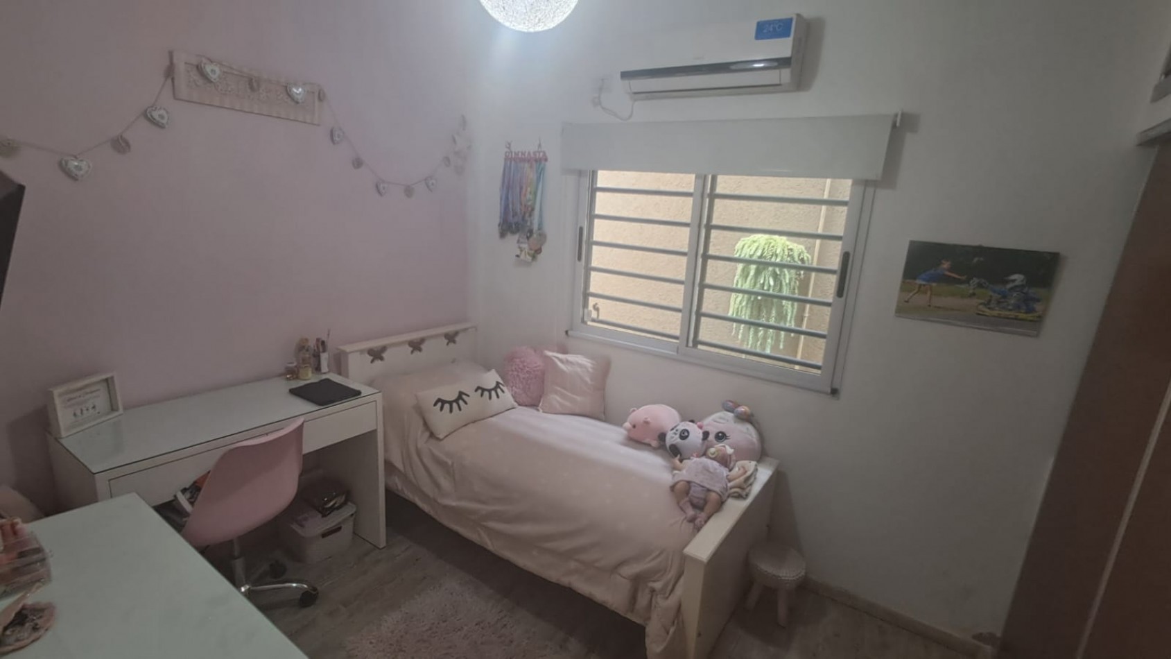 CASA 4 AMB CON GARAGE CUBIERTO, QUINCHO CON PARRILLA Y PATIO REF. 883