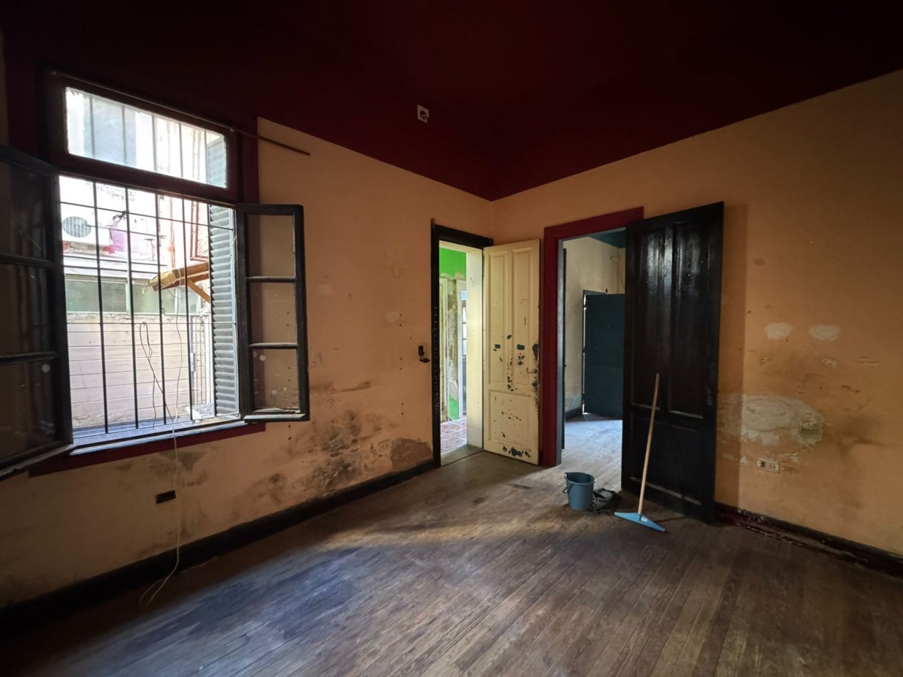 CASA 5 AMBIENTES CON PATIO A REFACCIONAR. REF. 892