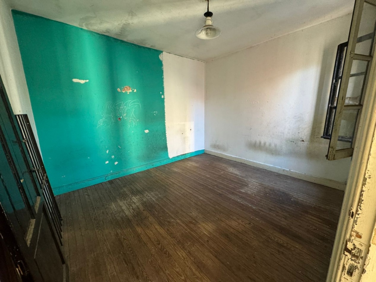 CASA 5 AMBIENTES CON PATIO A REFACCIONAR. REF. 892