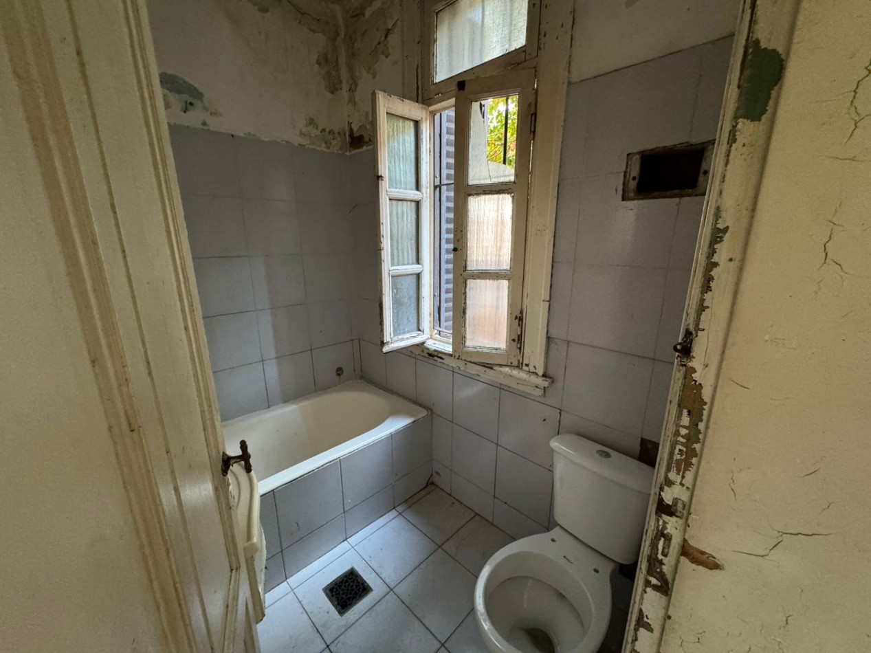 CASA 5 AMBIENTES CON PATIO A REFACCIONAR. REF. 892