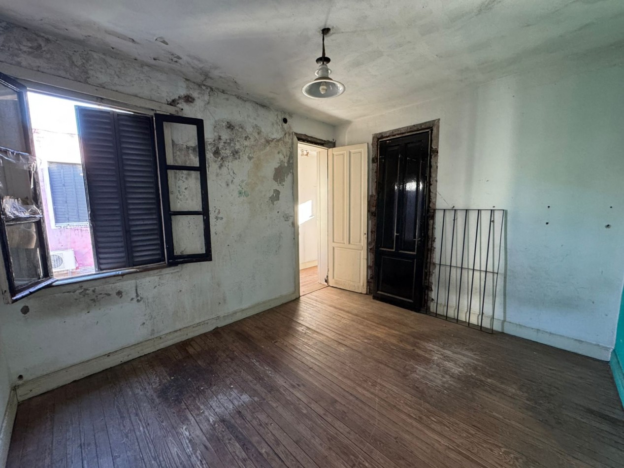 CASA 5 AMBIENTES CON PATIO A REFACCIONAR. REF. 892